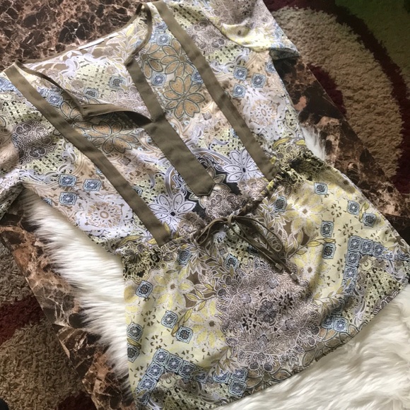 New York and Company Beautiful Blouse - Picture 3 of 7